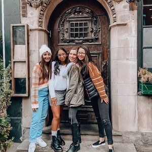 Meet your Posher, Chloe